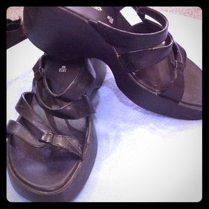 Platform flip flop type shoes
